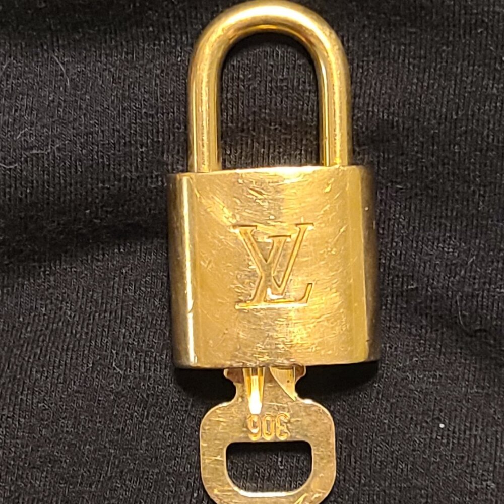 LV Lock & Key #306 - Picture 12 of 14